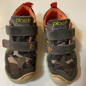 Plae sneakers